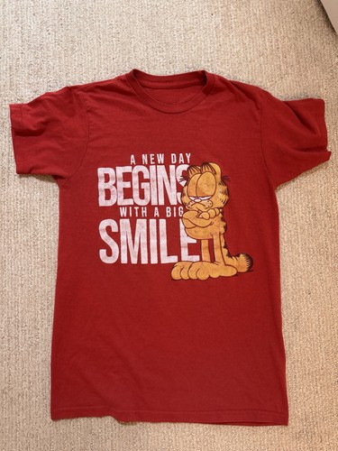 Garfield red graphic shirt - garfield,